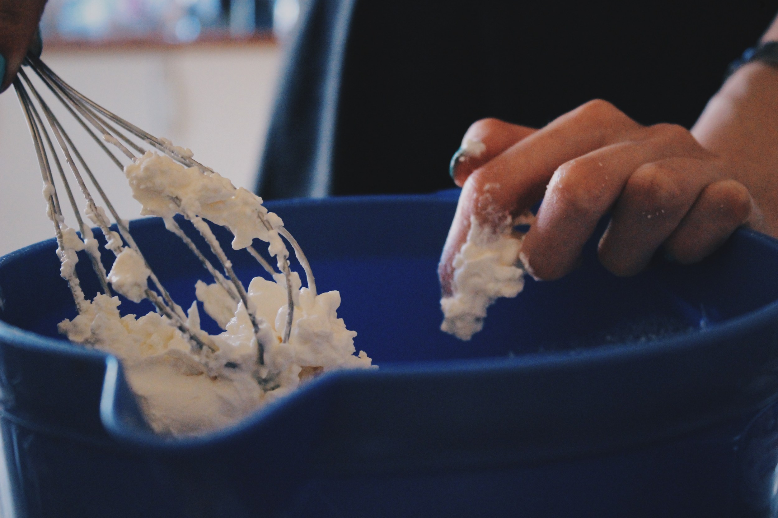 Чийзкейк с бял шоколад, маскарпоне и&nbsp;боровинки