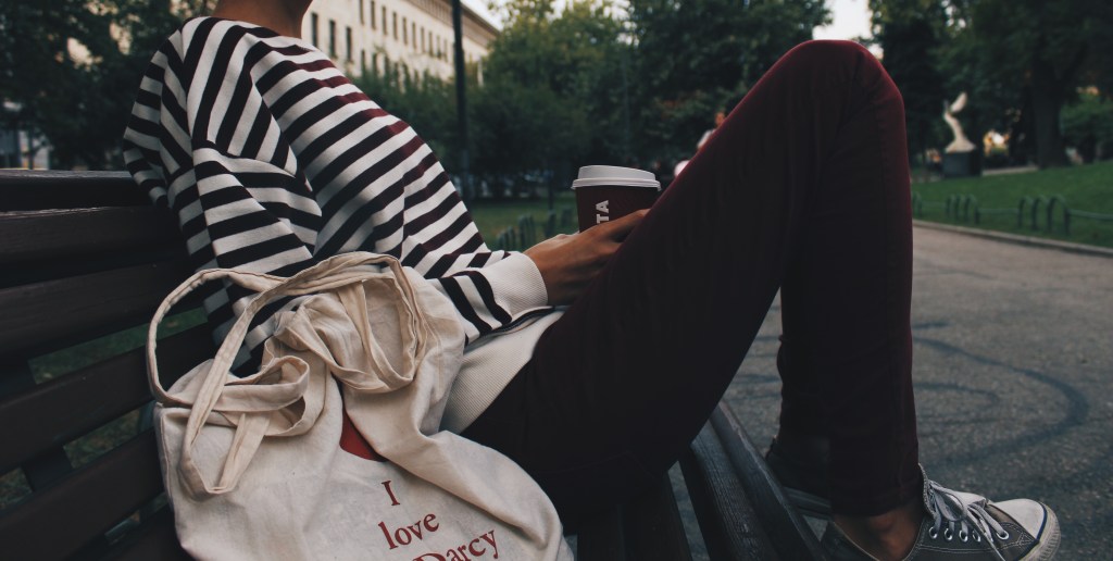 Раирана oversized блуза в екрю и&nbsp;виненочервено