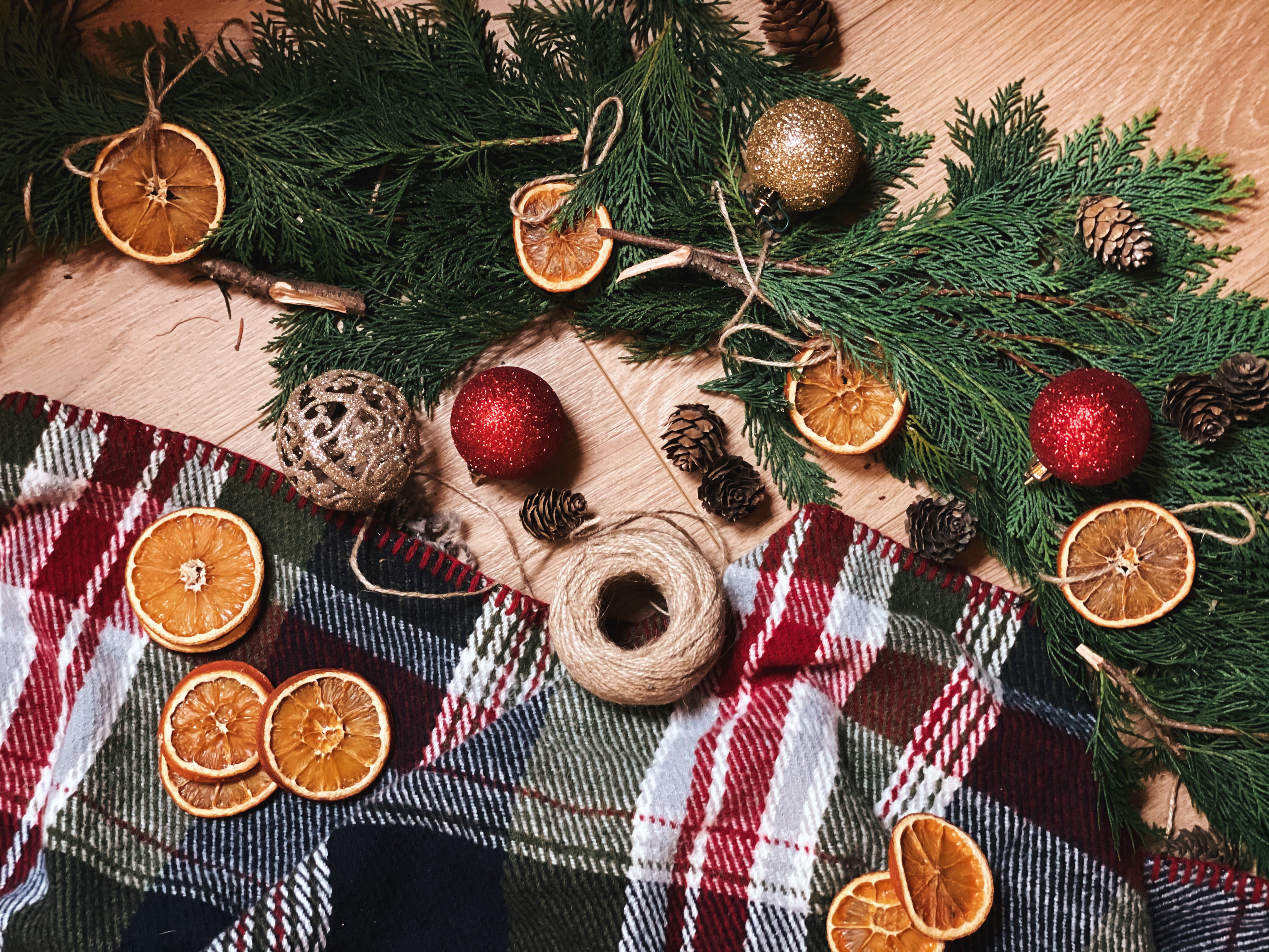 Как да си направим сушени портокали вкъщи за дори още по-коледна атмосфера + идея за DIY гирлянд