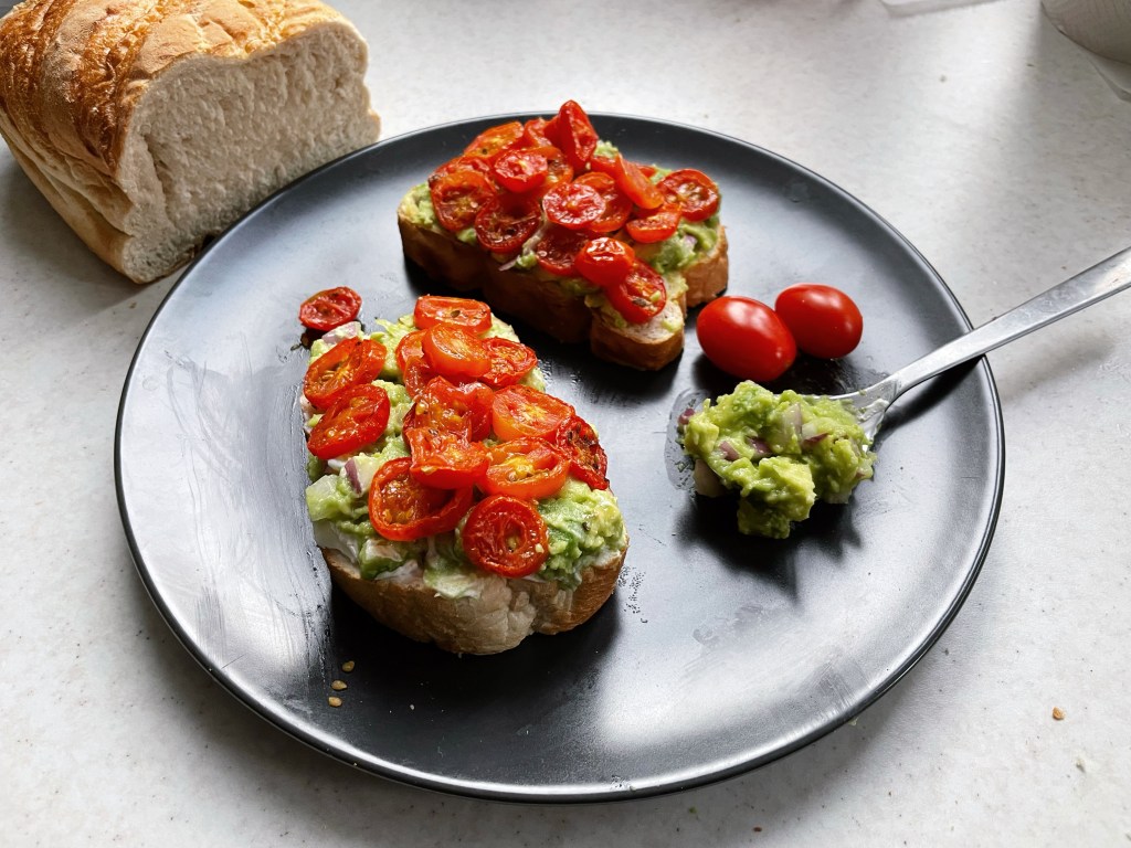 Любимата ми рецепта за авокадо тост (“понеже баба ти все авокадо тост е&nbsp;яла”)